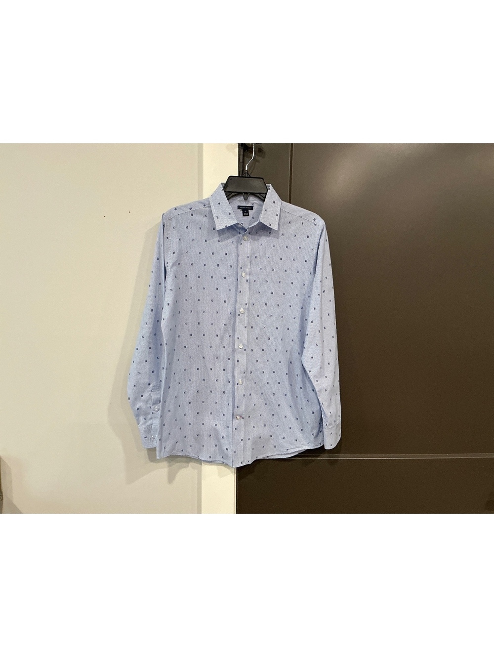 Tommy Hilfiger youth boys Light Blue Button-Up Dress Shirt Size 18
